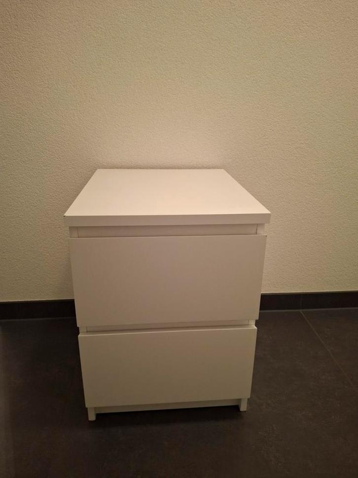 Wit Nachtkastje met 2 Lades, Huis en Inrichting, Slaapkamer | Nachtkastjes, Zo goed als nieuw, 55 tot 70 cm, 45 tot 65 cm, Hout