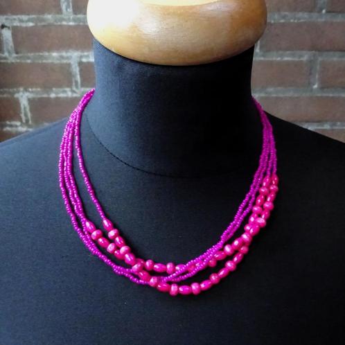 Ketting 4 snoertjes roze hout en kleine glaskraaltjes, Sieraden, Tassen en Uiterlijk, Kettingen, Zo goed als nieuw, Overige materialen