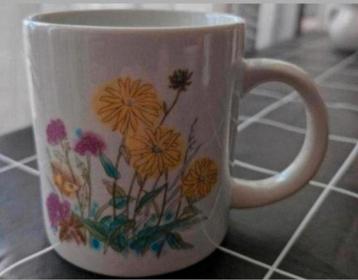 Vintage Beker met Bloemen beschikbaar voor biedingen
