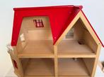 Houten poppenhuis incl. meubels, 7 poppetjes, kat & konijn, Ophalen, Gebruikt, Poppenhuis
