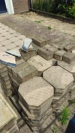 GRATIS OP TE HALEN!  Grote en kleine tegels, Tuin en Terras, Tegels en Klinkers, Ophalen, Zo goed als nieuw, 10 m² of meer, Beton