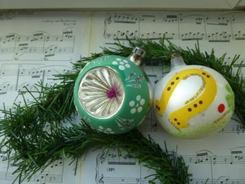 2 oude glazen kerstballen deukbal en geluksbal hoefijzer beschikbaar voor biedingen