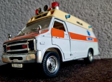 Polistil Dodge Van Ambulance 1980 - schaalmodel 1/34 beschikbaar voor biedingen
