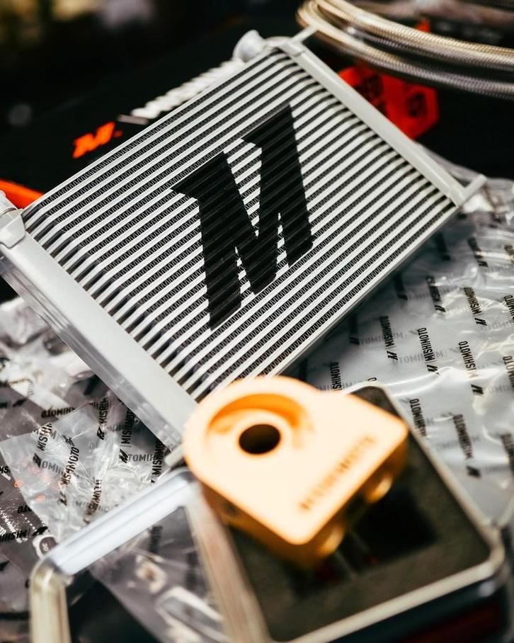 Mishimoto Oilcooler oliekoeler - Nissan 350z Infiniti G35, Auto diversen, Tuning en Styling, Ophalen of Verzenden