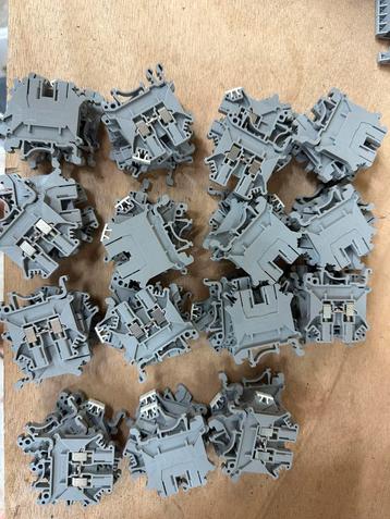 75x Phoenix Contact UK3N Schroefklemmen – DIN-rail beschikbaar voor biedingen