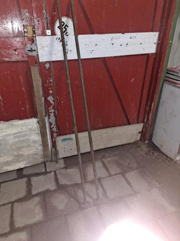 2. Palen voor b.v. luifel bij en tent/caravan