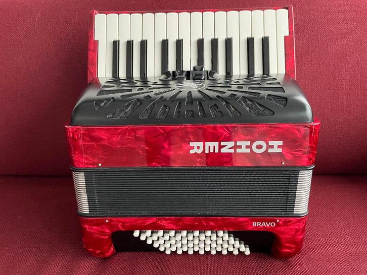 Nieuwe kleine  Hohner Bravo accordeon . 48 bas ., Muziek en Instrumenten, Accordeons, Nieuw, Toetsaccordeon, 48-bas, Hohner, Met koffer