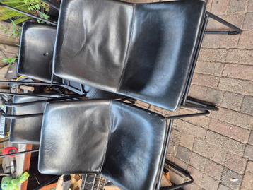 6 eetkamer stoelen  beschikbaar voor biedingen