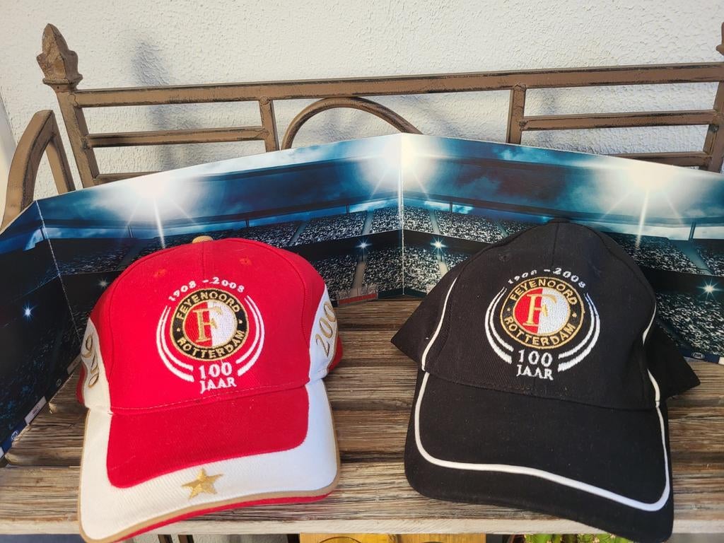 Feyenoord 100 Jaar petjes Set van 2, Verzamelen, Ophalen, Zo goed als nieuw, Feyenoord, Pet of Muts
