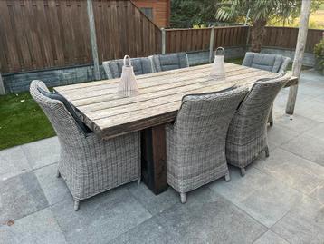 Robuuste Eettafel incl. stoelen en kussens - Stalen frame beschikbaar voor biedingen