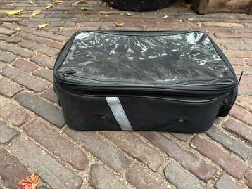 Buse tanktas met magneten beschikbaar voor biedingen