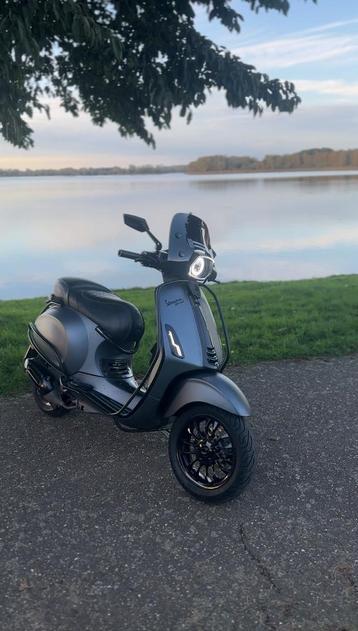 Vespa Sprint Duo Mono Verhoogd Zadel beschikbaar voor biedingen