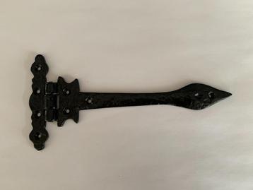 rustieke smeedijzeren scharnieren beschikbaar voor biedingen