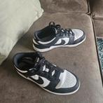 Nike Dunk Low - Maat 34 Zwart-wit, Gebruikt, Ophalen of Verzenden, Nike, Jongen of Meisje