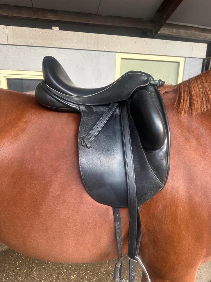 Custom Icon Flight 17,5”, Dieren en Toebehoren, Paarden en Pony's | Zadels, Dressuur, Ophalen of Verzenden