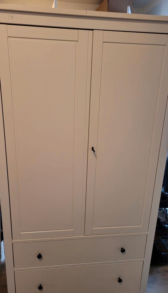 Ikea Hemnes kledingkast met hanggedeelte en lades, Huis en Inrichting, Kasten | Kledingkasten, Gebruikt, Met lade(s), Met deur(en)