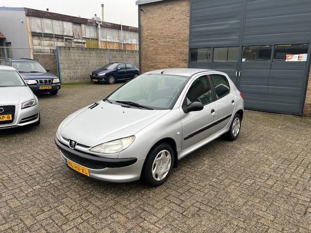 Peugeot 206 1.4 XR//Apk 01-2027, Auto's, Peugeot, Bedrijf, Te koop, Airbags, Centrale vergrendeling, Elektrische ramen, Radio