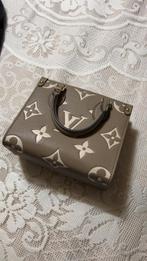 Louis Vuitton OnTheGo BB - Prachtige Handtas!, Beige, Ophalen of Verzenden, Zo goed als nieuw, Handtas