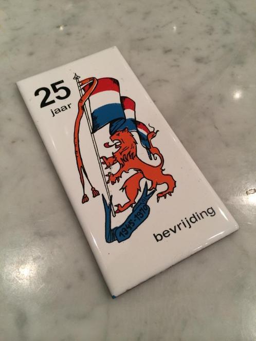 Vintage Wandtegel ' 25 Jaar Bevrijding ' 1970 Made in Italy, Antiek en Kunst, Antiek | Wandborden en Tegels, Ophalen