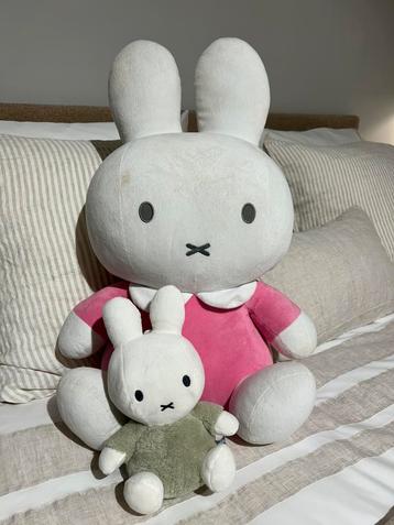 2 Nijntje knuffels samen voor €15 beschikbaar voor biedingen