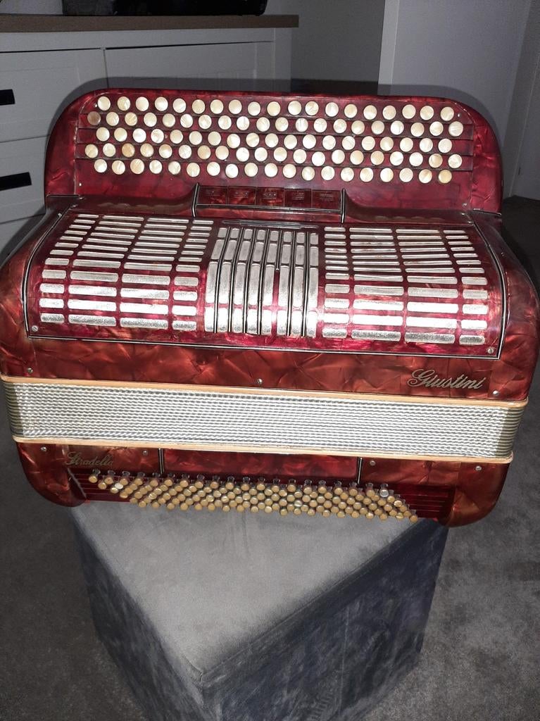 Te Ruil/Koop: Giustini Toetsaccordeon 120 Bas, Muziek en Instrumenten, Accordeons, Ophalen of Verzenden, Gebruikt, 120-bas, Overige merken