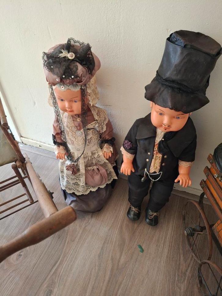 Twee Antieke Poppen in Kostuum, Antiek en Kunst, Antiek | Speelgoed, Ophalen of Verzenden