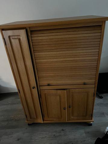 Houten Computerkast met Roldeur beschikbaar voor biedingen