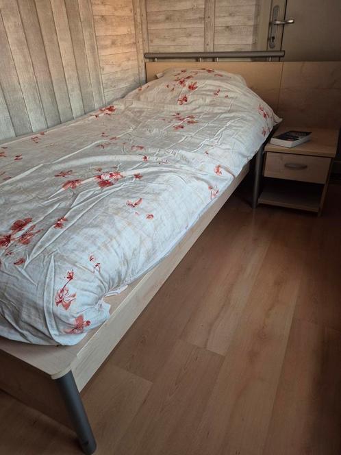 Eenpersoons bed 100x210 cm, Huis en Inrichting, Slaapkamer | Complete slaapkamers, Zo goed als nieuw, Eenpersoons, Ophalen