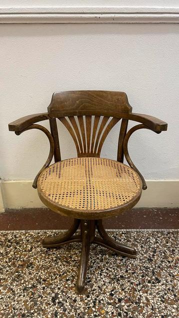 Vintage bureaustoel beschikbaar voor biedingen