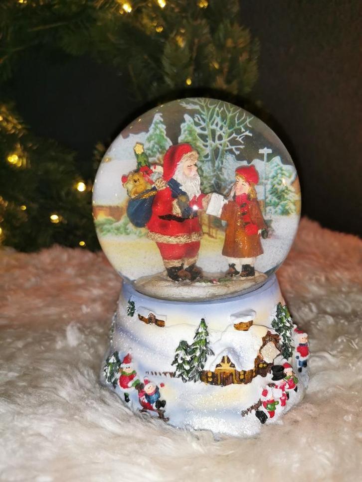 Sneeuwbol muziekdoosje 'Kerstman', Diversen, Kerst, Zo goed als nieuw, Ophalen of Verzenden