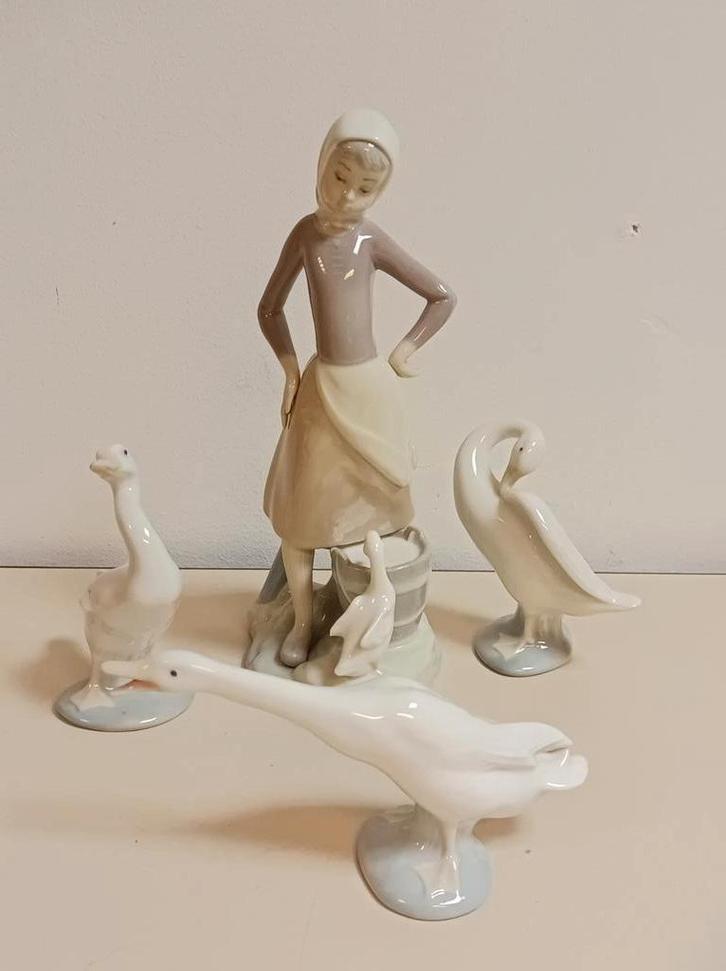 Lladro beelden Hoedster met gans en 3 losse ganzen, Verzamelen, Beelden en Beeldjes, Zo goed als nieuw, Ophalen of Verzenden