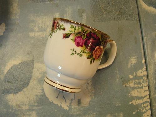 ROYAL ALBERT OLD COUNTRY ROSE BEKERS, Verzamelen, Porselein, Kristal en Bestek, Nieuw, Kop en/of schotel, Ophalen of Verzenden