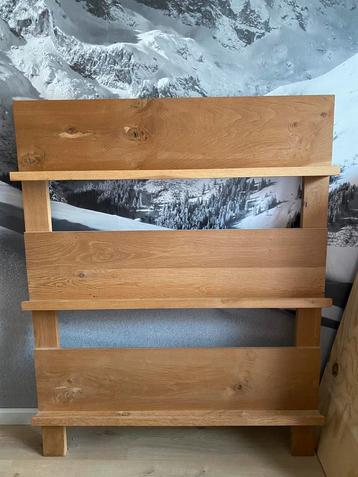 Tijdschriftenrek eikenhout 101cm breed 130cm hoog beschikbaar voor biedingen