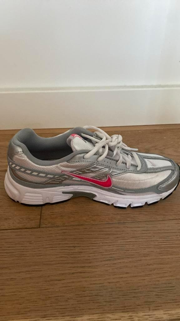 Nike schoenen dames, Kleding | Dames, Schoenen, Zo goed als nieuw, Sneakers of Gympen, Verzenden