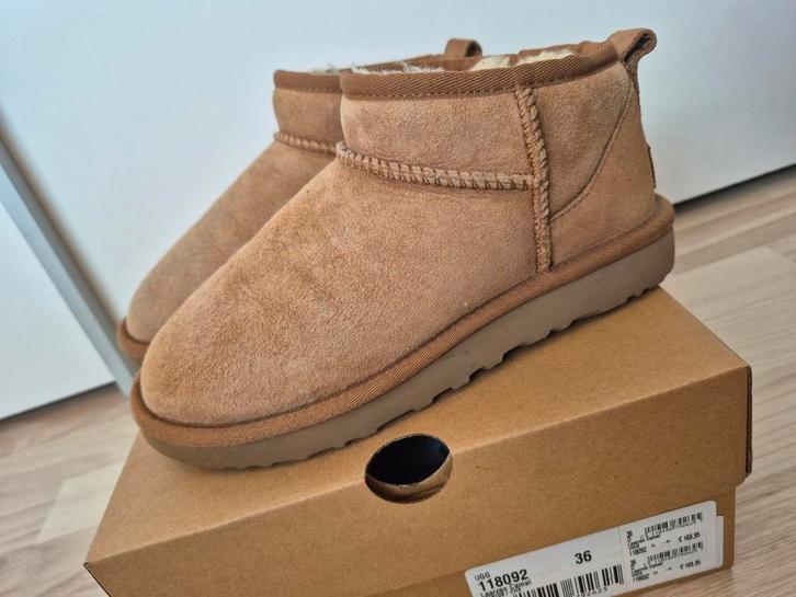 UGG Mini Laarzen - Maat 36 - Nieuw in Doos!, Kleding | Dames, Schoenen, Nieuw, Lage of Enkellaarzen, Overige kleuren, Ophalen of Verzenden