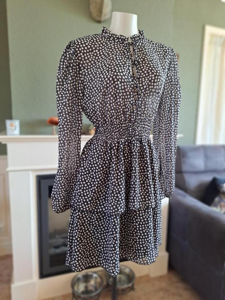 Rinascimento getailleerd zwart wit polkadot jurk XL gratis v, Kleding | Dames, Jurken, Zo goed als nieuw, Maat 42/44 (L), Zwart