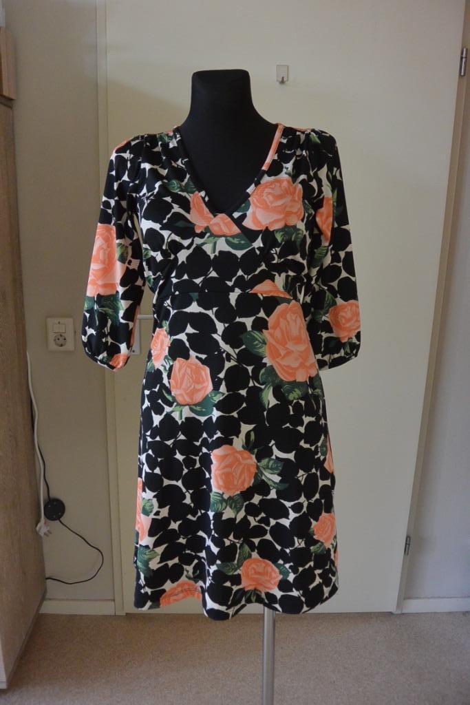 King Louie midi jurk S zwart wit roze NIEUW, Kleding | Dames, Jurken, Nieuw, Maat 36 (S), Zwart, Onder de knie, Ophalen of Verzenden