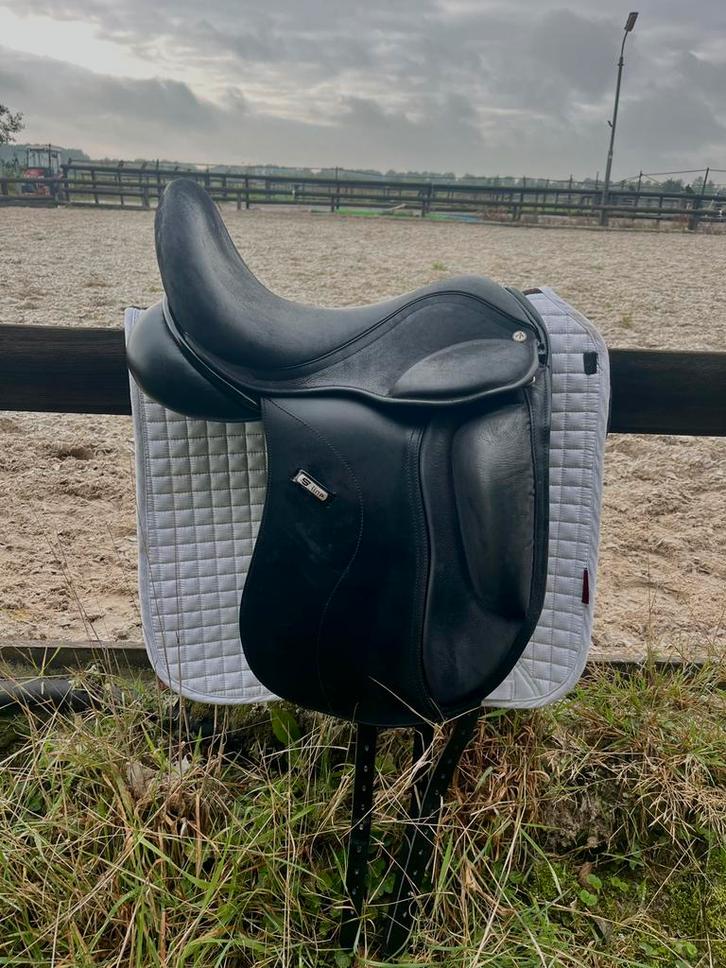 Luxe Anatomica zadel uit de sports-line.VERKOCHT., Dieren en Toebehoren, Paarden en Pony's | Zadels, Zo goed als nieuw, Dressuur