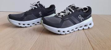 On Running cloudrunner 2 WIDE versie maat 38,5 beschikbaar voor biedingen