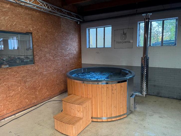 Hottub Nieuwe met alle opties compleet!!, Tuin en Terras, Bubbelbaden en Hottubs, Nieuw, Vast, Afdekzeil, Pomp, Trap, Ophalen of Verzenden