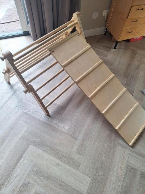 Ette tete Houten Klimrek met Glijbaan - Zo Goed Als Nieuw, Kinderen en Baby's, Speelgoed | Buiten | Speeltoestellen, Zo goed als nieuw