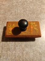 Antieke Vloeistempel met Geborduurde Bloemen, Ophalen of Verzenden