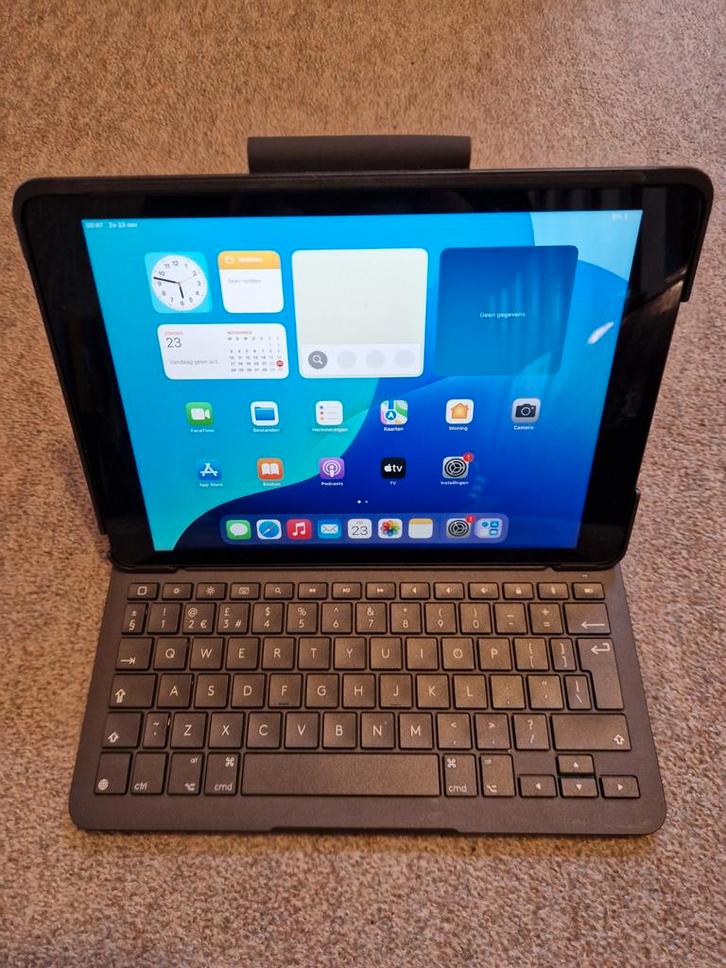Apple iPad 9e Gen logi hoes toetsenbord,, Computers en Software, Apple iPads, Zo goed als nieuw, Apple iPad, Wi-Fi, 10 inch, 64 GB