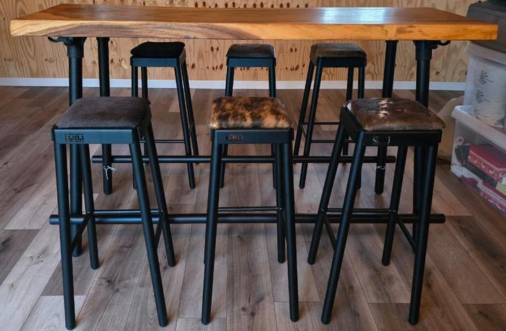 te koop een industriele bartafel met barkrukken., Tuin en Terras, Tuinsets en Loungesets, Zo goed als nieuw, Tuinset, Hout, 6 zitplaatsen