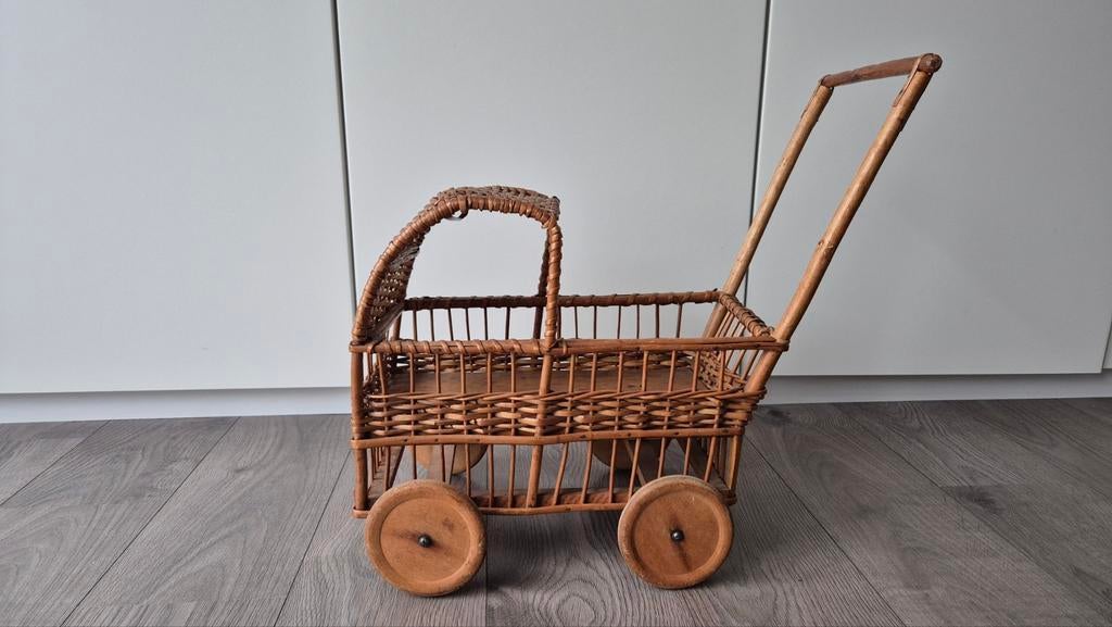 Vintage kinderwagentje, Kinderen en Baby's, Speelgoed | Poppen, Ophalen of Verzenden, Gebruikt, Babypop