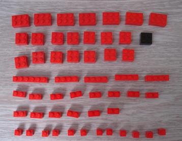 Hoeveelheid nwe rode lego stenen verschillende afm. en auto beschikbaar voor biedingen