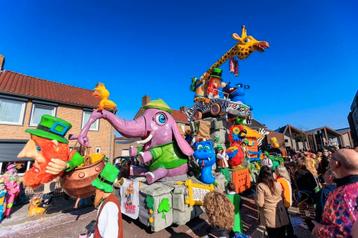 Mooie losse onderdelen carnavalswagen  beschikbaar voor biedingen