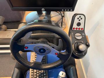 Logitech G25 stuur met playseat beschikbaar voor biedingen