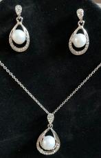 Sieradensetje, zilverkleur, met strass en parels. Nieuw!!, Ophalen of Verzenden, Nieuw