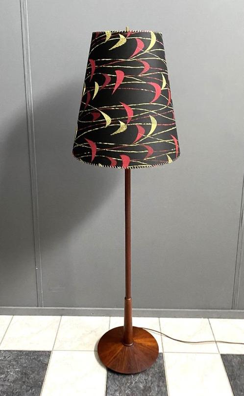 60 jaren zwarte stoffen kap teak VLOER LAMP  met geel & rood, Huis en Inrichting, Lampen | Vloerlampen, Gebruikt, 150 tot 200 cm